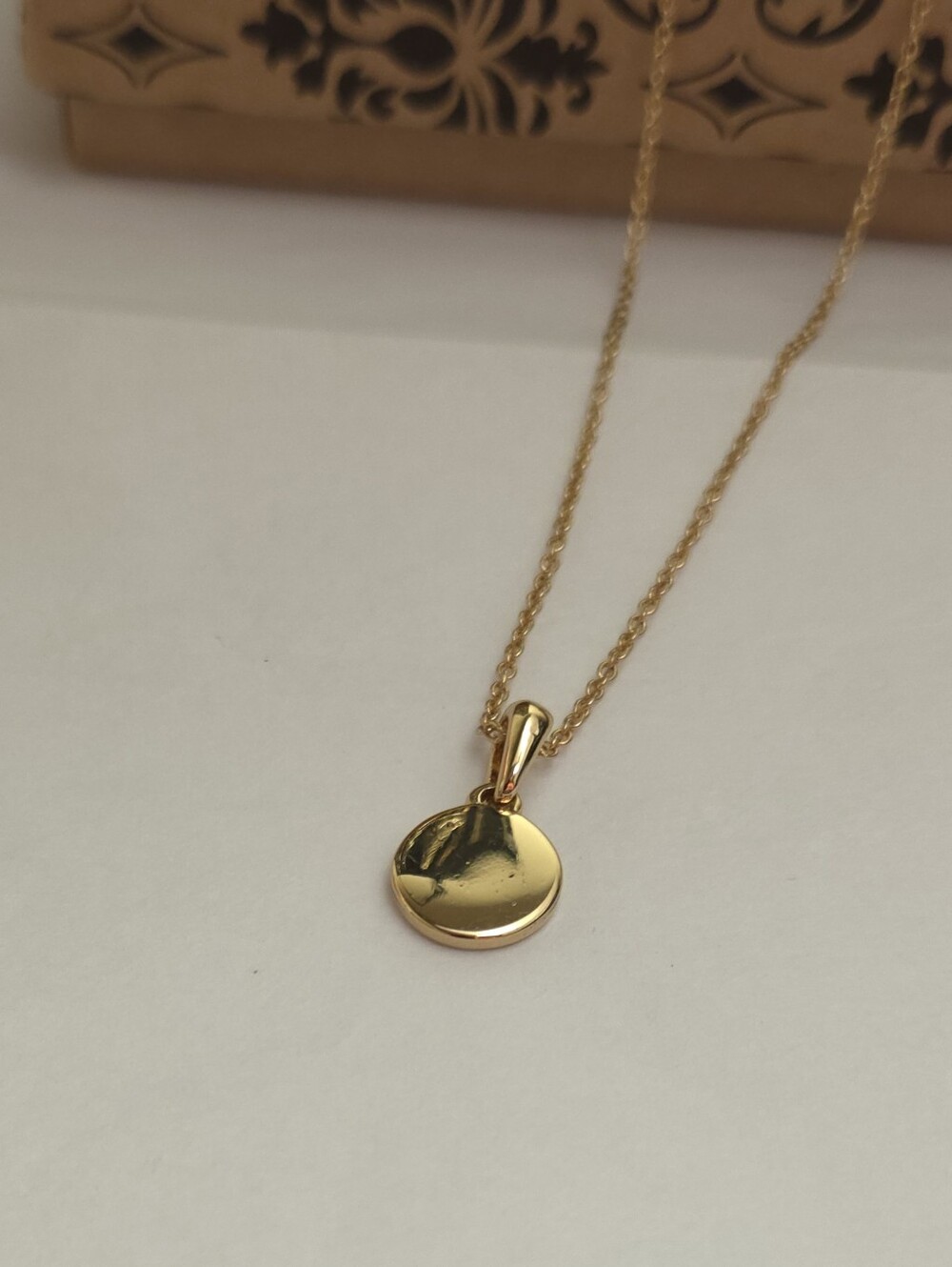 Gold Plated Round Charm Pendant Necklace Monogramable Pendant Necklace - Picture 14 of 15
